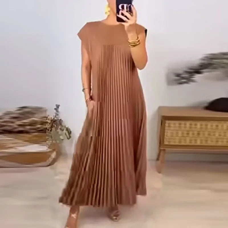 AVP PASSION: Pleated Pocket Maxi Dress