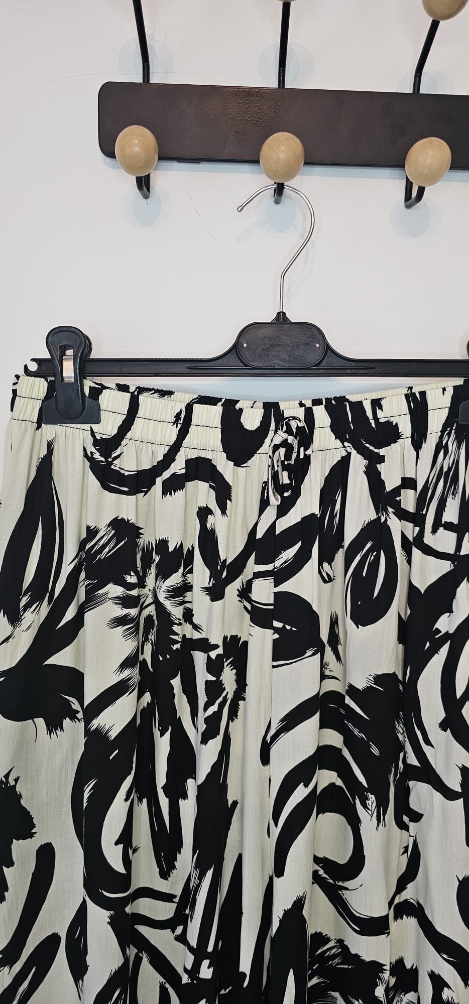 AVP PASSION Pantalon fleuri femme viscose écru confortable et stylé