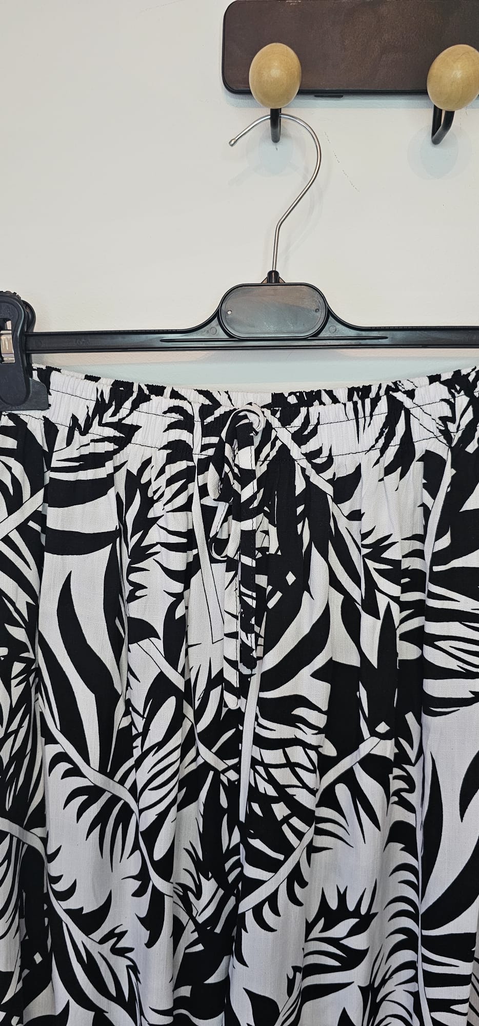 AVP PASSION Pantalon fluide femme bohème taille basse à motifs feuilles noir blanc