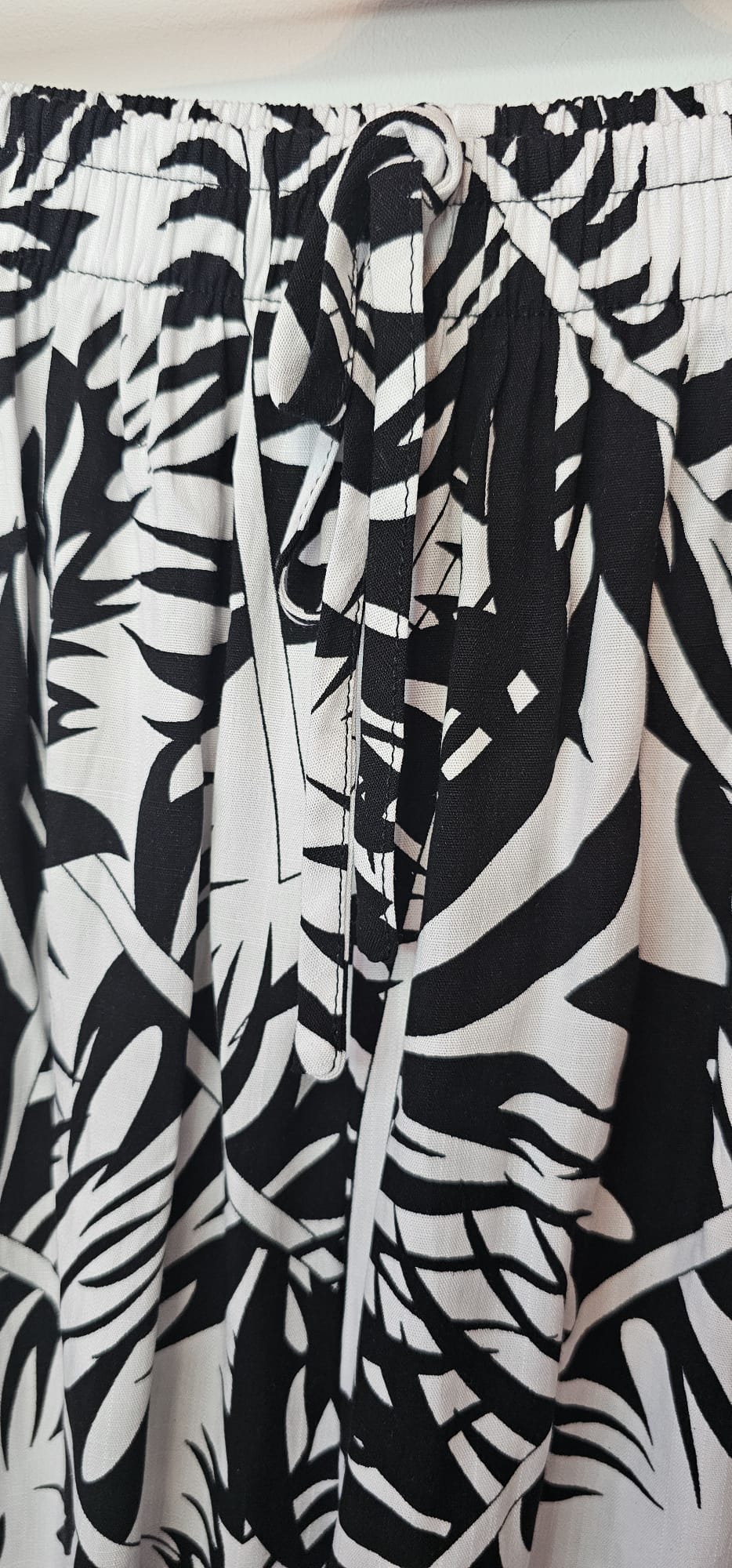 AVP PASSION Pantalon fluide femme bohème taille basse à motifs feuilles noir blanc