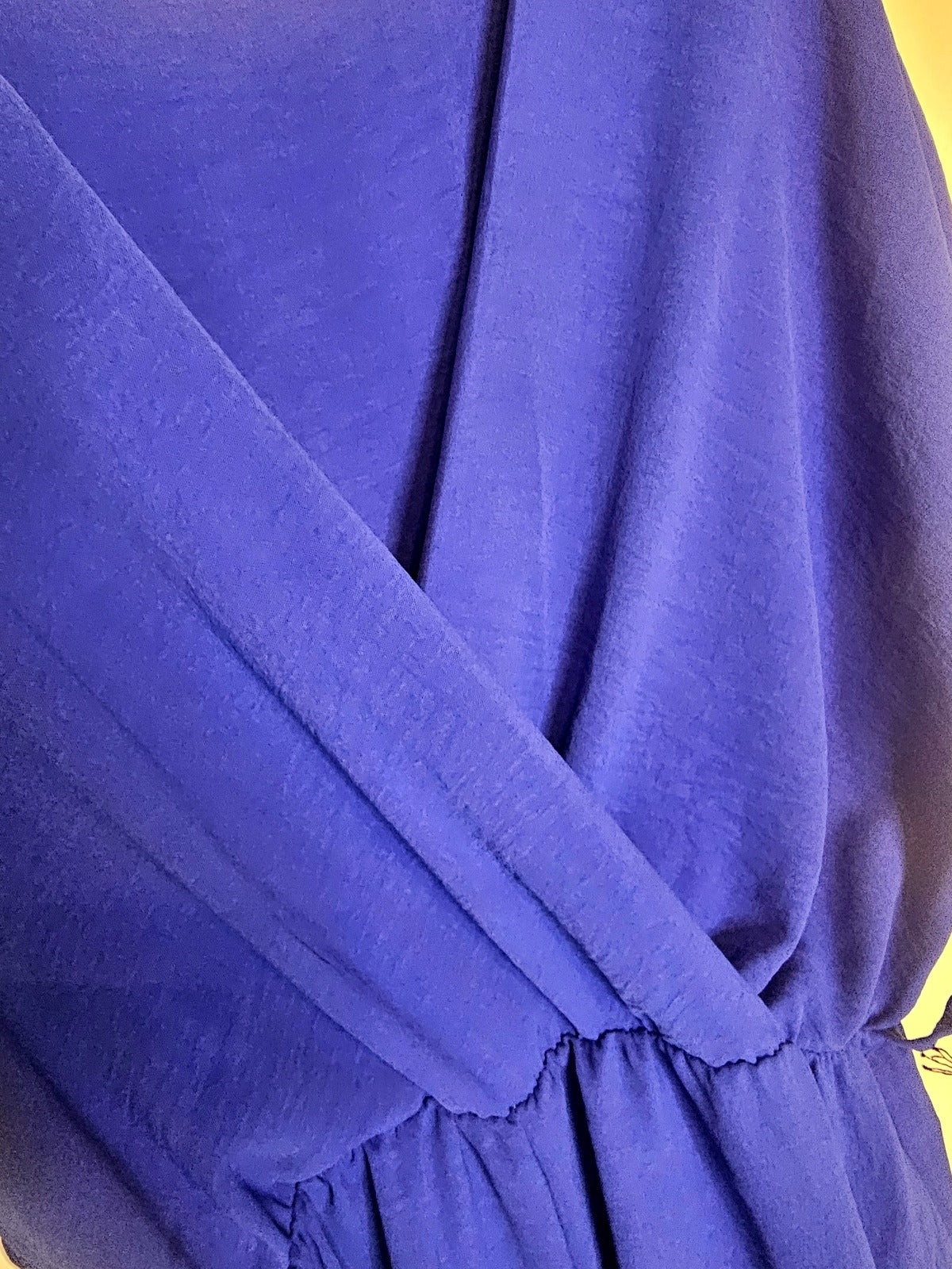 Combinaison Ceinturée à Col en V – Look Estival Élégant | Combinaison Bleue Ceinturée – Tenue Décontractée et Chic