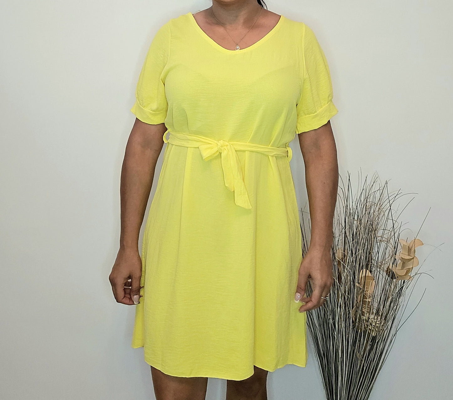 AVP PASSION-Robe Jaune Fluide Femme avec Ceinture – Taille Unique – Dos Croisé