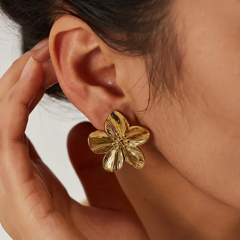AVP PASSION : Boucles d'oreilles vintage à motif floral doré
