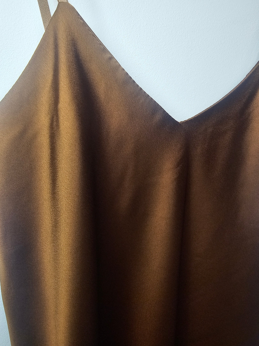 AVP PASSION Top satiné femme été marron col V sans manches