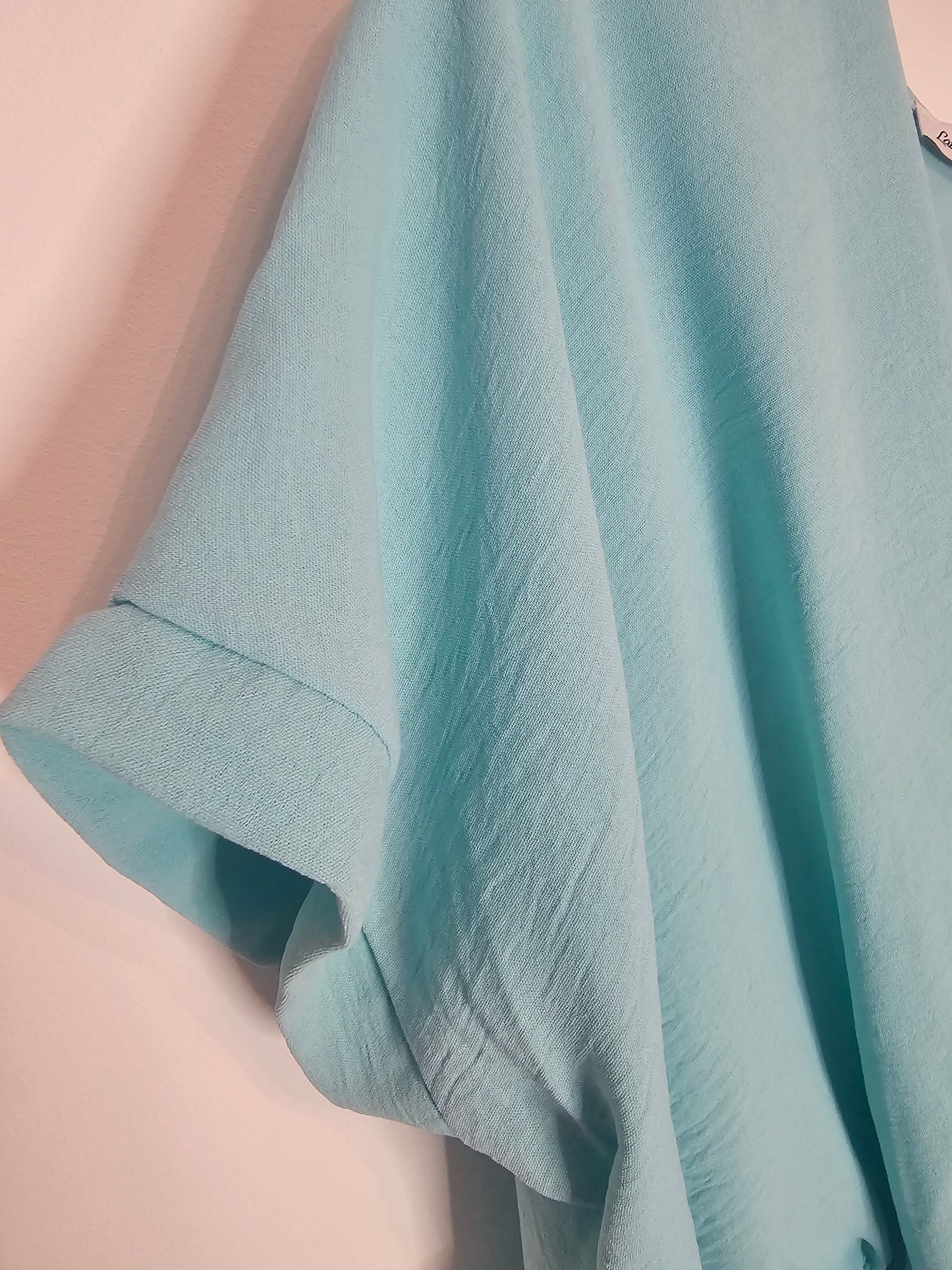 Combinaison Ceinturée à Col en V – Look Estival Élégant | Combinaison Bleue Ceinturée – Tenue Décontractée et Chic