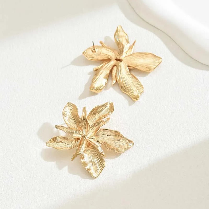 AVP PASSION : Boucles d'oreilles vintage à motif floral doré