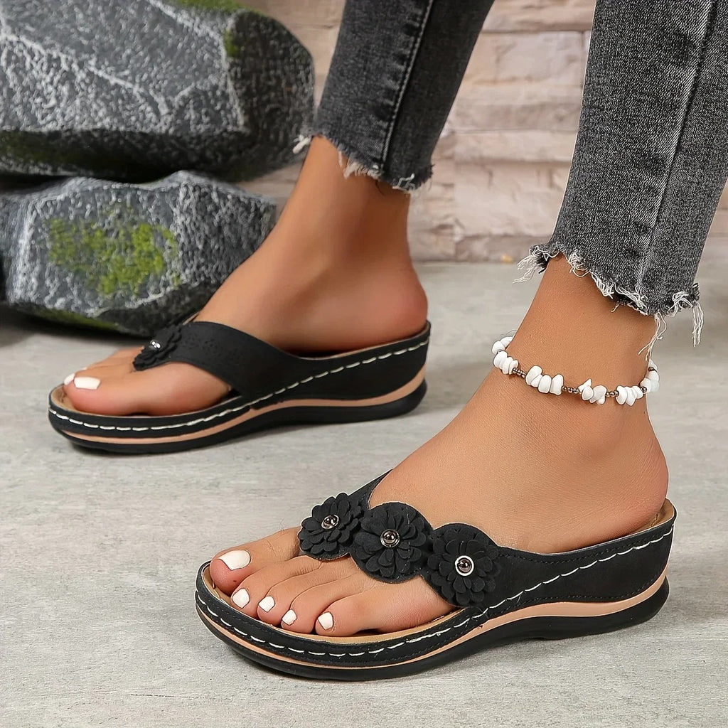AVP PASSION: Floral Slip-On Beach Flip-Flops