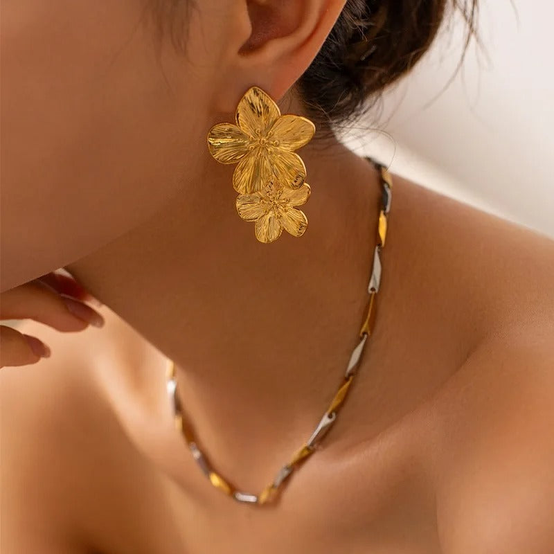 AVP PASSION : Boucles d'oreilles vintage à motif floral doré