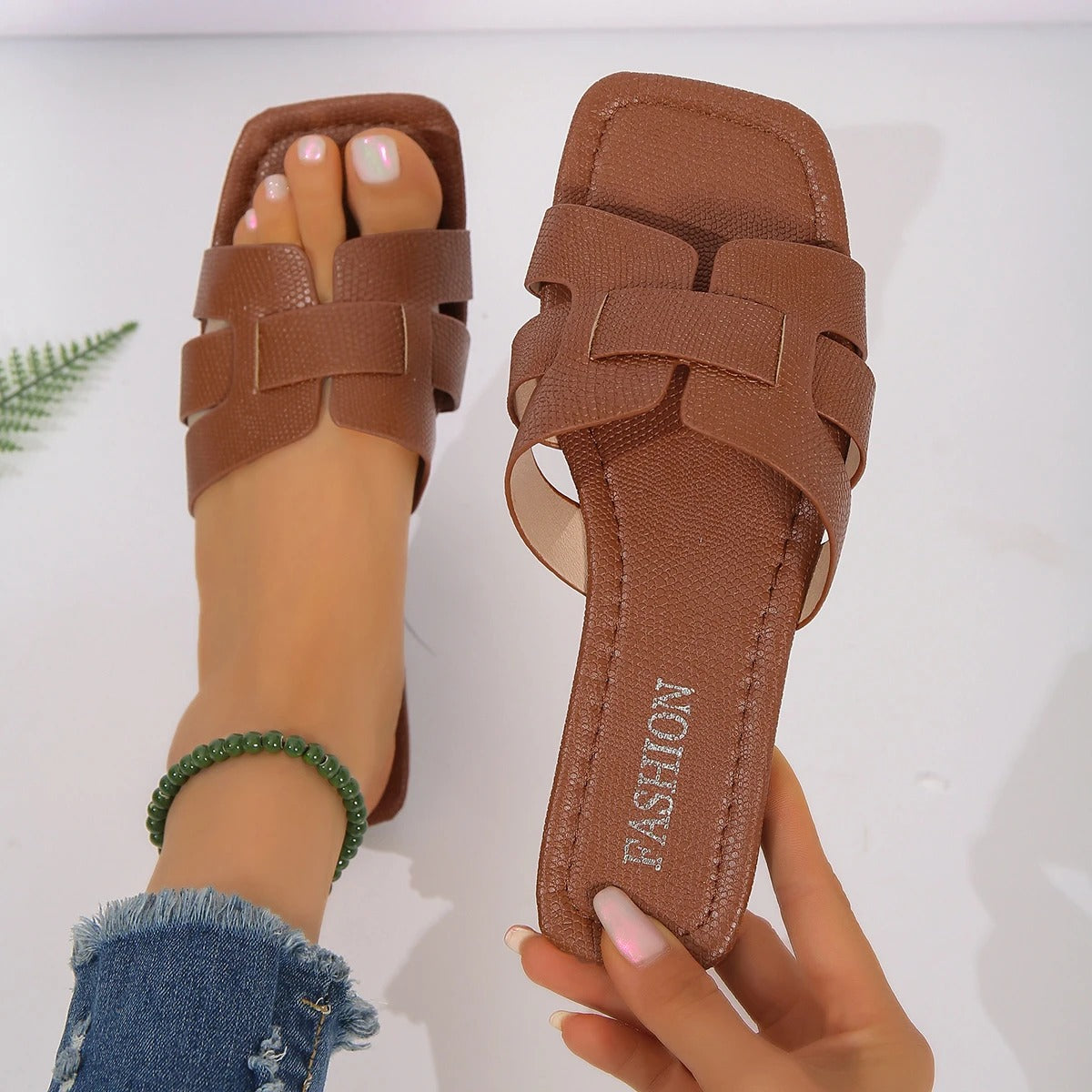 AVP PASSION: Chic Outdoor Flat Gladiator Sandals