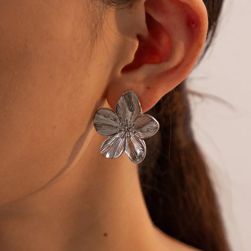 AVP PASSION : Boucles d'oreilles vintage à motif floral doré