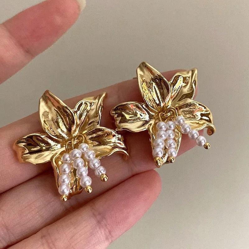 AVP PASSION : Boucles d'oreilles vintage à motif floral doré