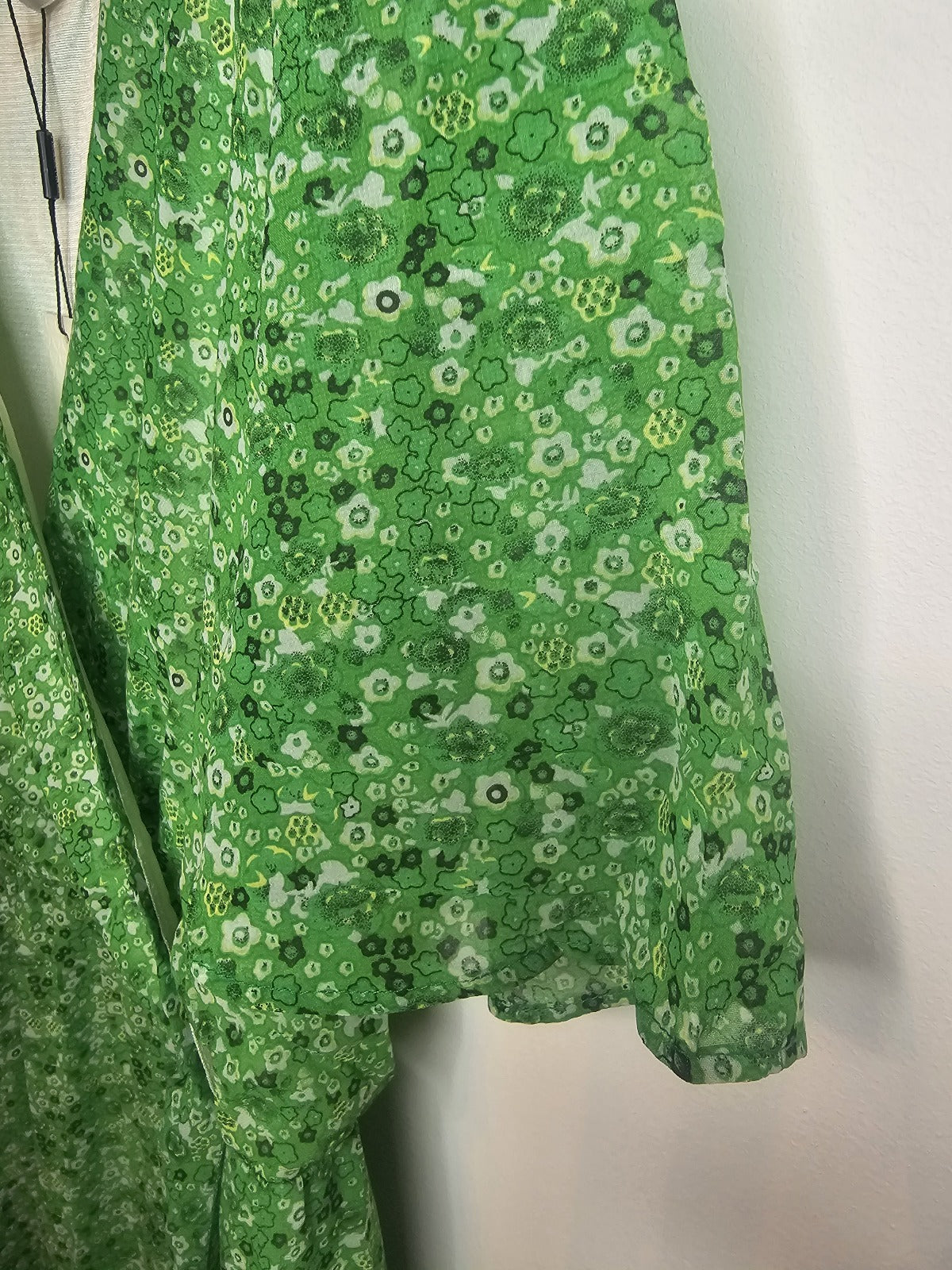 AVP PASSION Robe Portefeuille Longue Verte à Fleurs Élégante et Fluide