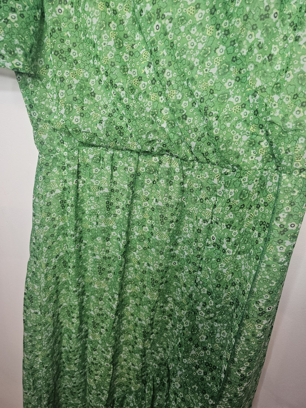 AVP PASSION Robe Portefeuille Longue Verte à Fleurs Élégante et Fluide
