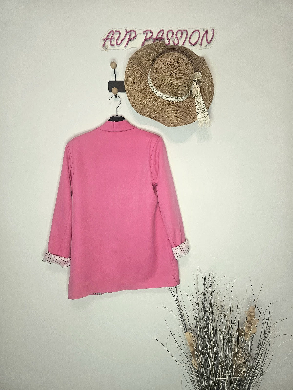 Blazer Femme Élégant Rose Poudré à Manches Longues Coupe Droite avec Doublure Rayée & Fausses Poches Avant – Tissu Léger et Confortable – Look Chic Décontracté