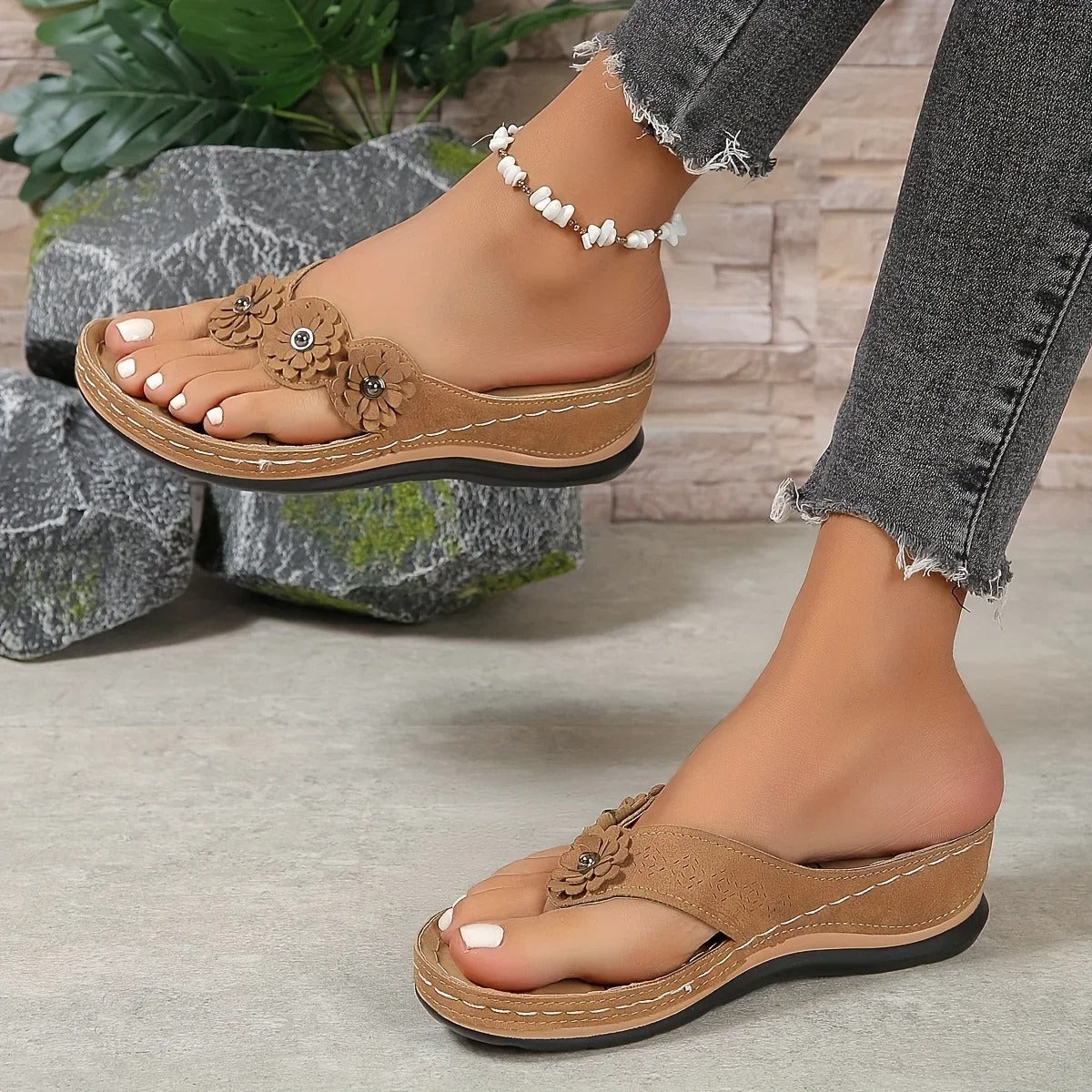AVP PASSION: Floral Slip-On Beach Flip-Flops