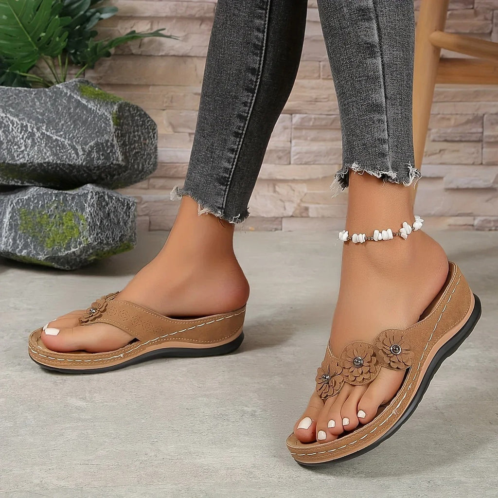 AVP PASSION: Floral Slip-On Beach Flip-Flops