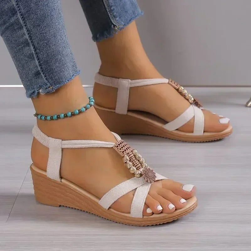 AVP PASSION: Round Toe Wedge Sandals with Metal Accent
